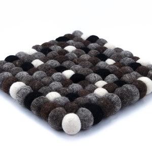 Coasters made of felt balls, square 15 x 15 cm or 20 x 20 cm natural grey white black pot coaster felt felt coaster table decoration discreet