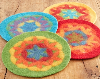 Sitzkissen aus Wolle gefilzt rund 35 cm, Blume des Lebens, farbenfrohe Stuhlkissen, rot, blau, grün, gelb