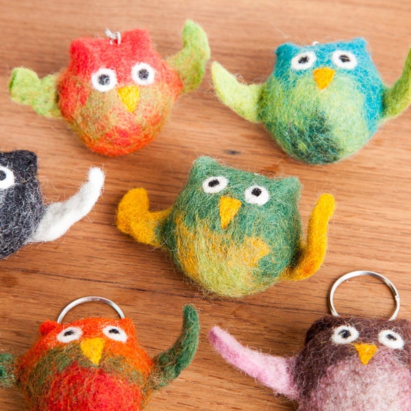 Keychain owl, felted owl, red, purple or turquoise, handmade, Easter gift