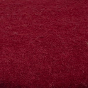 Sitzkissen aus Wolle gefilzt, rund, 35cm, bunt, farbenfrohe Filzkissen, rot, weinrot, kirsche, rottöne, aubergine Bild 5