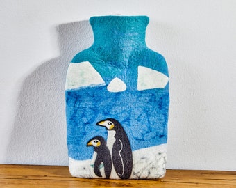 Wärmflasche Pinguin blau weiß Filz Wolle (Merinowolle) gefilzt Wärmflaschenbezug Handarbeit