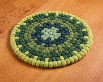 Untersetzer aus Filzkugeln rund 25cm Design in grün - Handarbeit - Topfuntersetzer Filz -Filzuntersetzer bunt