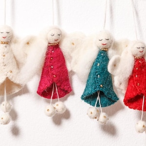 Set van 4 hangende engelen van vilt, wit of kleurrijk Kerstboomversieringen Gevilte cadeaukaartjes Kerstversieringen Kerstman