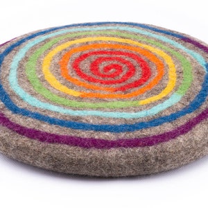 Sitzkissen Wolle gefilzt rund Spirale bunt, farbenfrohes Filzkissen Natur