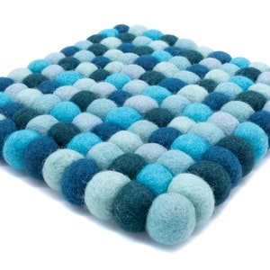 Posavasos hechos de bolas de fieltro cuadrados 15 x 15 cm o 20 x 20 cm azul aqua posavasos hecho a mano para decoración de mesa de comedor fieltro de lana