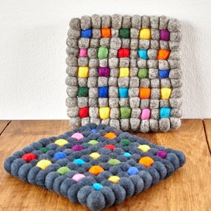 Coaster made of felt balls square 20 x 20 cm gray colorful handmade pot coaster felt felt coaster felt ball coaster table decoration