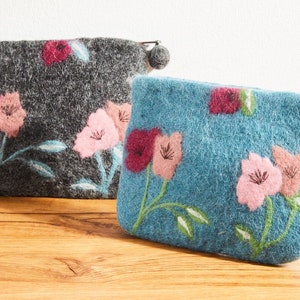 Filztäschchen mit Blumen, blau oder anthrazit mit rosa, Kleines Täschchen aus Filz, Geldbeutel, Geschenk für Mädchen