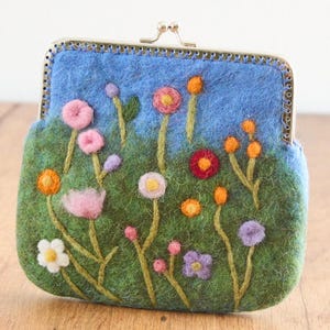 Borsa da stiro prato fiorito, piccola borsa in feltro, piccola borsa colorata, regalo