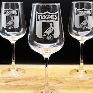Custom wine glasses. Engraved glass.