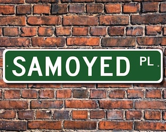 Könnte beinhalten: Ein grünes Straßenschild mit weißen Buchstaben, auf dem "SAMOYED PL." steht.