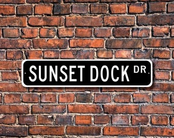 Cartello stradale Sunset Dock Dr – Decorazione murale per case sul lago, cartello in metallo sul molo, regalo per gli amanti del lago, cartello con nome della strada