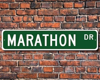 Maratón, cartel de maratón, aficionado a la maratón, regalo para participantes de maratón, carrera de larga distancia, corredor de maratón, letrero de calle personalizado, letrero de metal de calidad