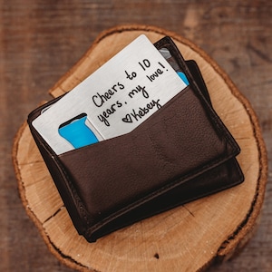 Tarjeta de crédito de acero inoxidable de primera calidad con impresión UV y abrebotellas personalizada con forma de billetera / Regalo para el día del padre o del esposo con cerveza con escritura a mano