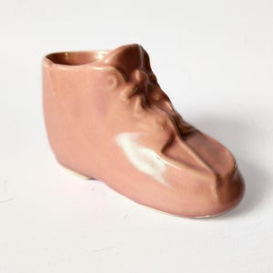Vintage 1940s Pink Ceramic Shoe Planter | Retro Baby Bootie Vase | Mid Century Nursery Decor | Cottagecore Cute Girls Shoe Plant Pot