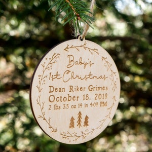 La première décoration de Noël de bébé Décoration de Noël personnalisée avec statistiques de bébé Décoration de Noël pour le premier anniversaire de bébé Décoration bohème en bois naturel image 9