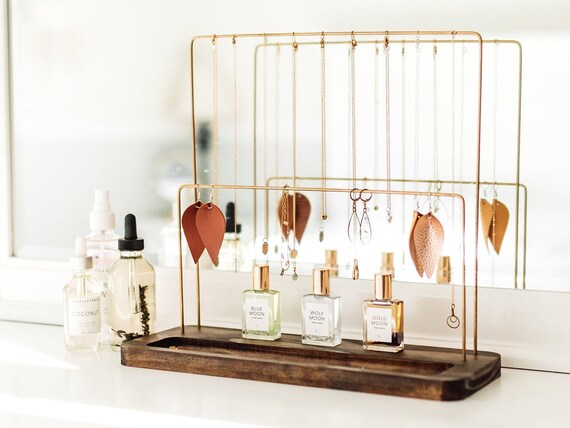 Minimalist Earring Holder 2024 www.alhudapk