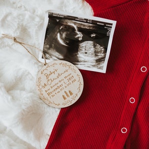 La première décoration de Noël de bébé Décoration de Noël personnalisée avec statistiques de bébé Décoration de Noël pour le premier anniversaire de bébé Décoration bohème en bois naturel image 5