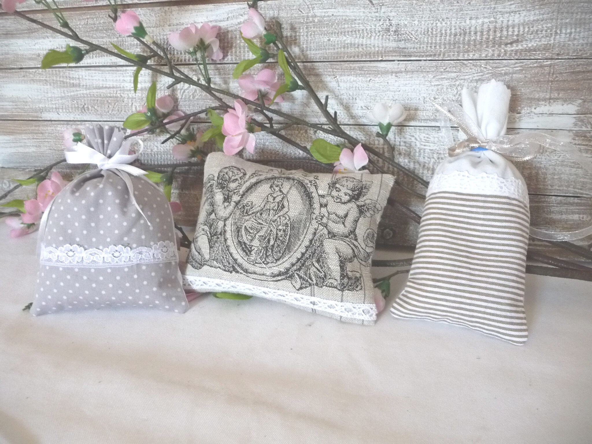 Lot de 3 Sachets Lavande , Tissu, Bio, Fleurs Lavande, Déco, Senteur, Fait Main