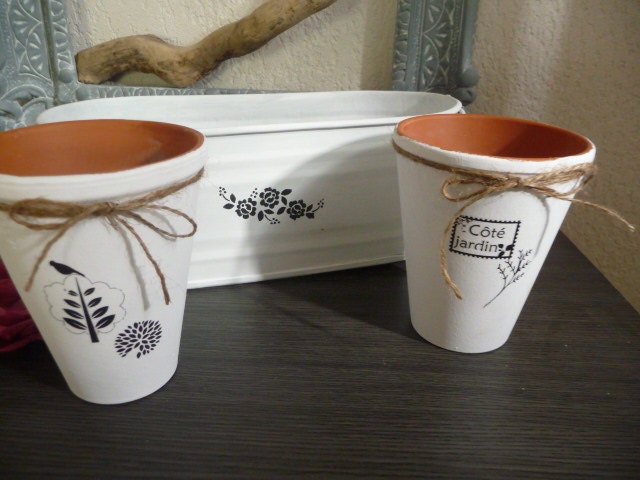Deux Pots en Terre Cuite et Leur Jardinière Zinc