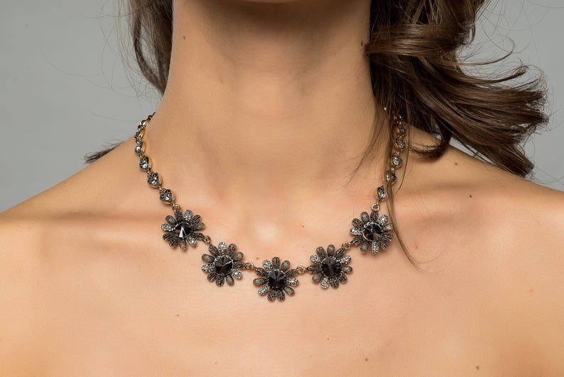 Heart /& Flower Blossom Black Jewels Gold Tone Necklace