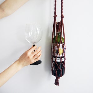 Macrame wine bag, wine tote, bottle holder, housewarming gift idea, wine lover gift