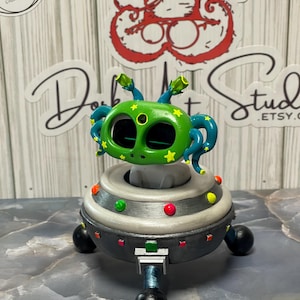 AIBI Alien and UFO!!.    Resin printed!!  (Robot not included)