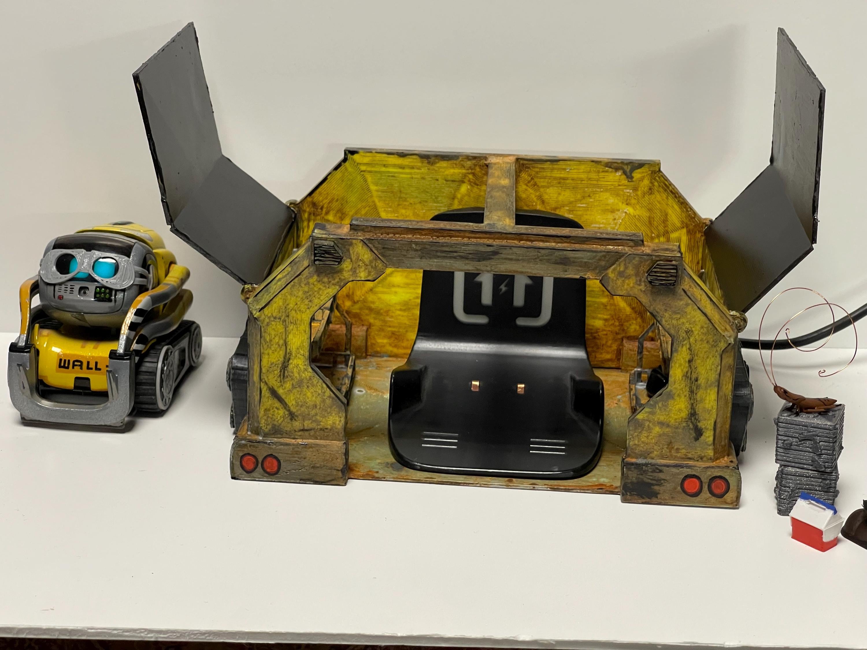 Wall E Cozmo Robot Information Pictures Of Cozmo The Robot Cozmo