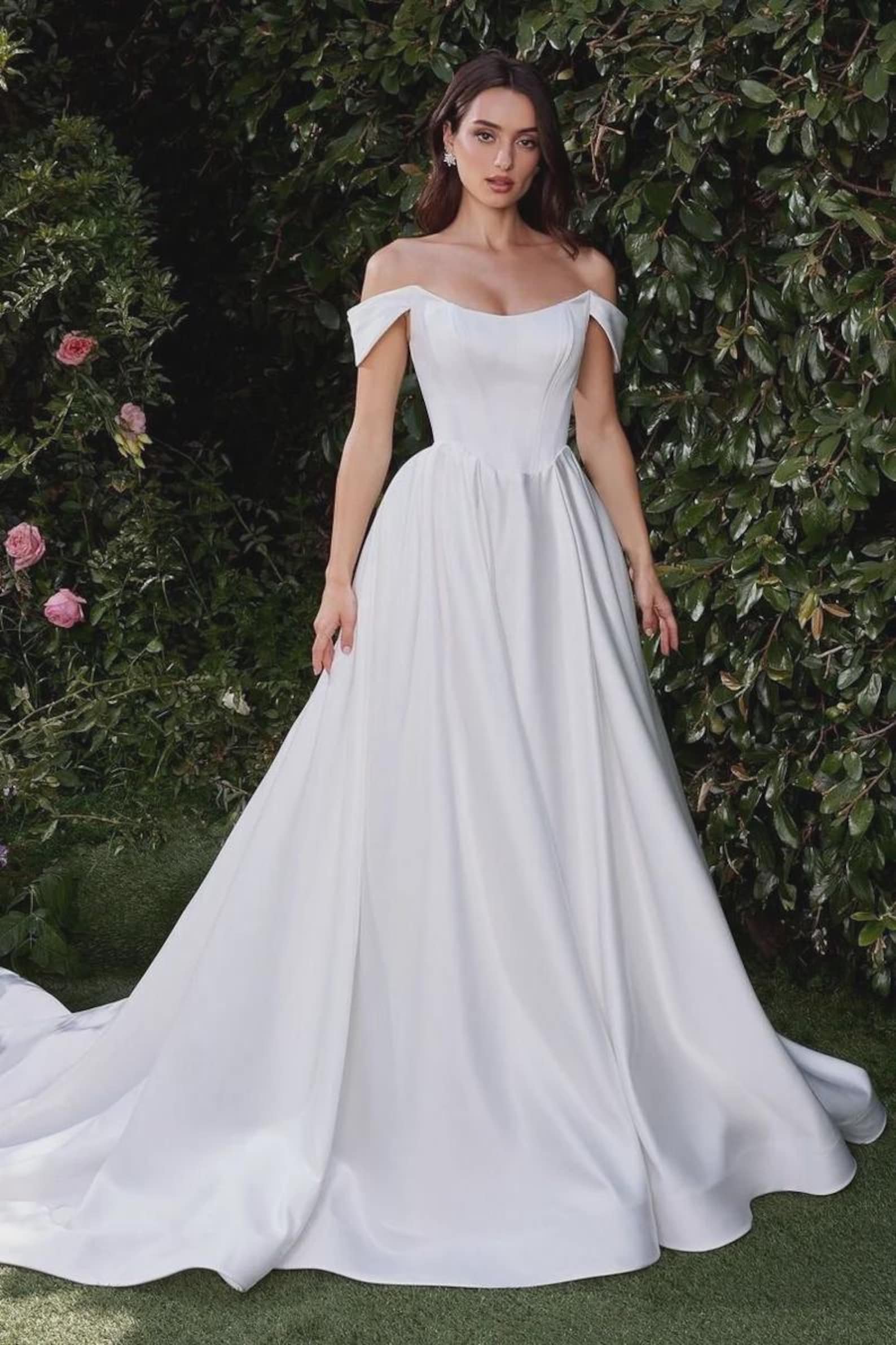 Corset Wedding Dress Plain Style: Elegant Simplicity for Bridal Elegance