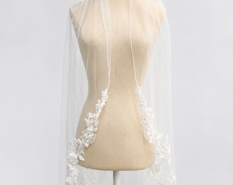 Voile de mariée avec appliqué floral du bout des doigts/valse - 42 x 60 po. Voile de mariée avec strass et paillettes - Bordure romantique en dentelle d'Alençon