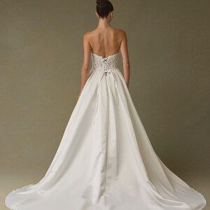 Robe de mariée bustier en satin avec poches, Robe de mariée corset en dentelle, Robe de mariée décolleté en coeur, Robe de mariée princesse image 4