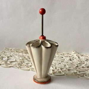 Vintage Beige Keramik Paraplyformad Knoppvas Hattnålshållare Röda Detaljer VX60