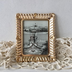 Ponte de correntes Széchenyi de Budapeste com moldura vintage, moldura de alumínio dourada com vidro