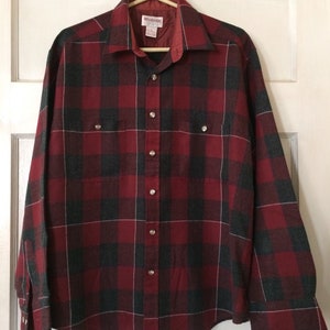 Windridge Plaid vintage red gray long sleeve button up shirt men&#39;s size L woven acrylic Korea