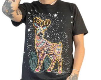 Maglietta psichedelica Sacred Deer Huichol Peyote Festival Moda Regalo per lui UV Active - Psywear - Black Light - Visionary Art Festival