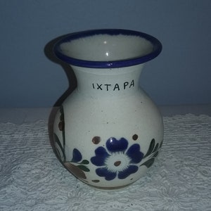 Mexican Artisan Craft Pottery Ixtapa Flower Decorative Vase Floral Pattern Design