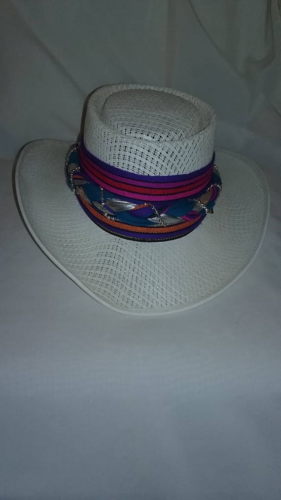 Hecho en Mexico white straw hat with colorful brai