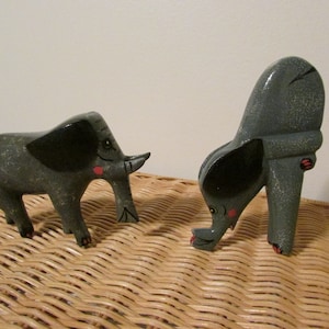 Wooden Elephants Carving Statues Hand Painted Hand Carved , Set of 2 Wood Figure Carvings Safari Zoo Wild Animals
