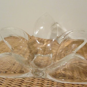 Vintage Acrylic No.760 Grainware Large Flower Bowl with Open Petals,