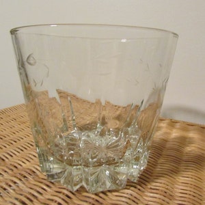 1930er Jahre geätzter facettierter Kristall-Eiskübel, Eiskübel Floral geätztes Muster großer Glasschüssel-Eimer