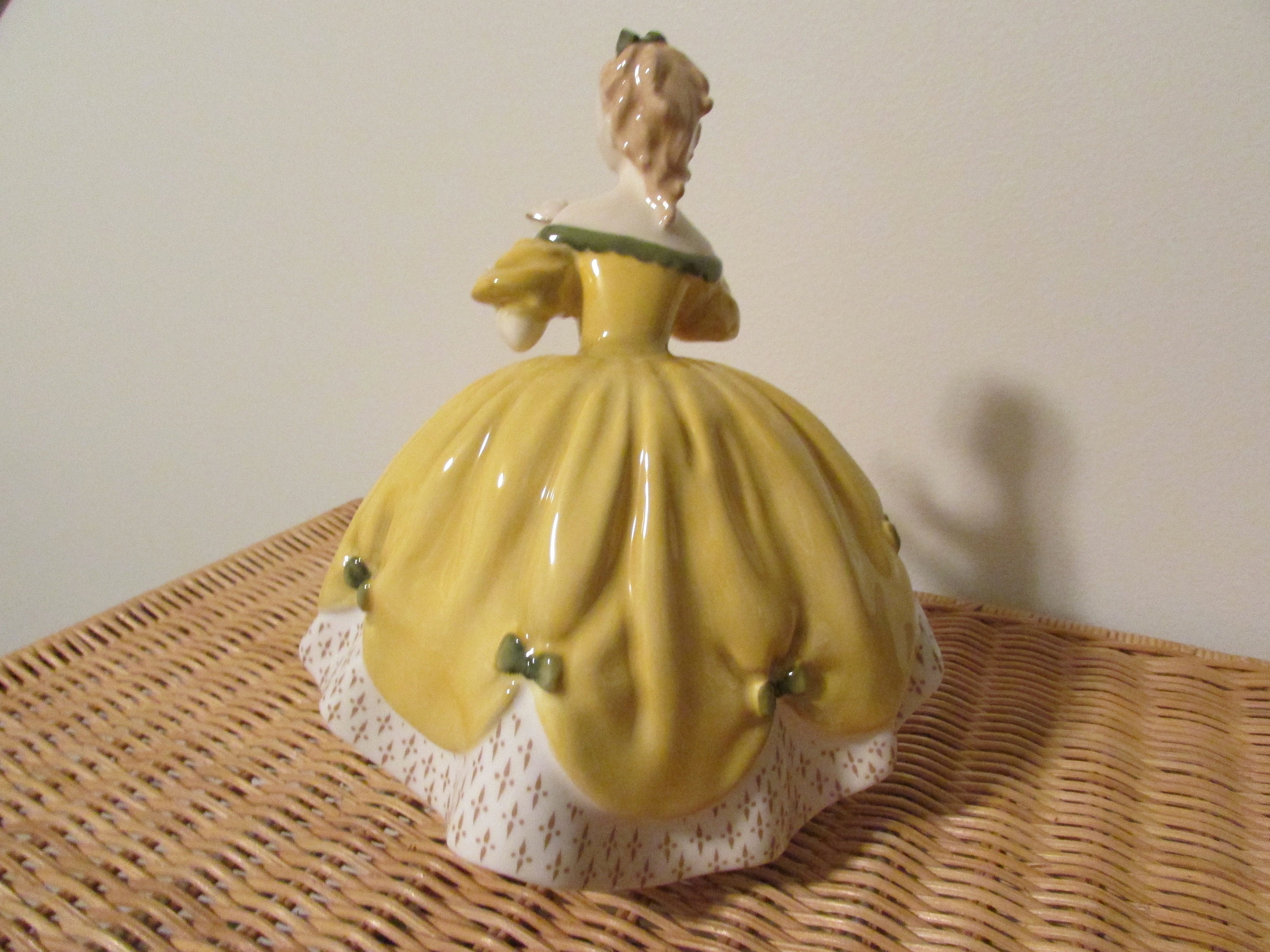 置物   figure The Last Waltz Royal Doulton Figurine, the Last Waltz, Vintage Bone China - Etsy