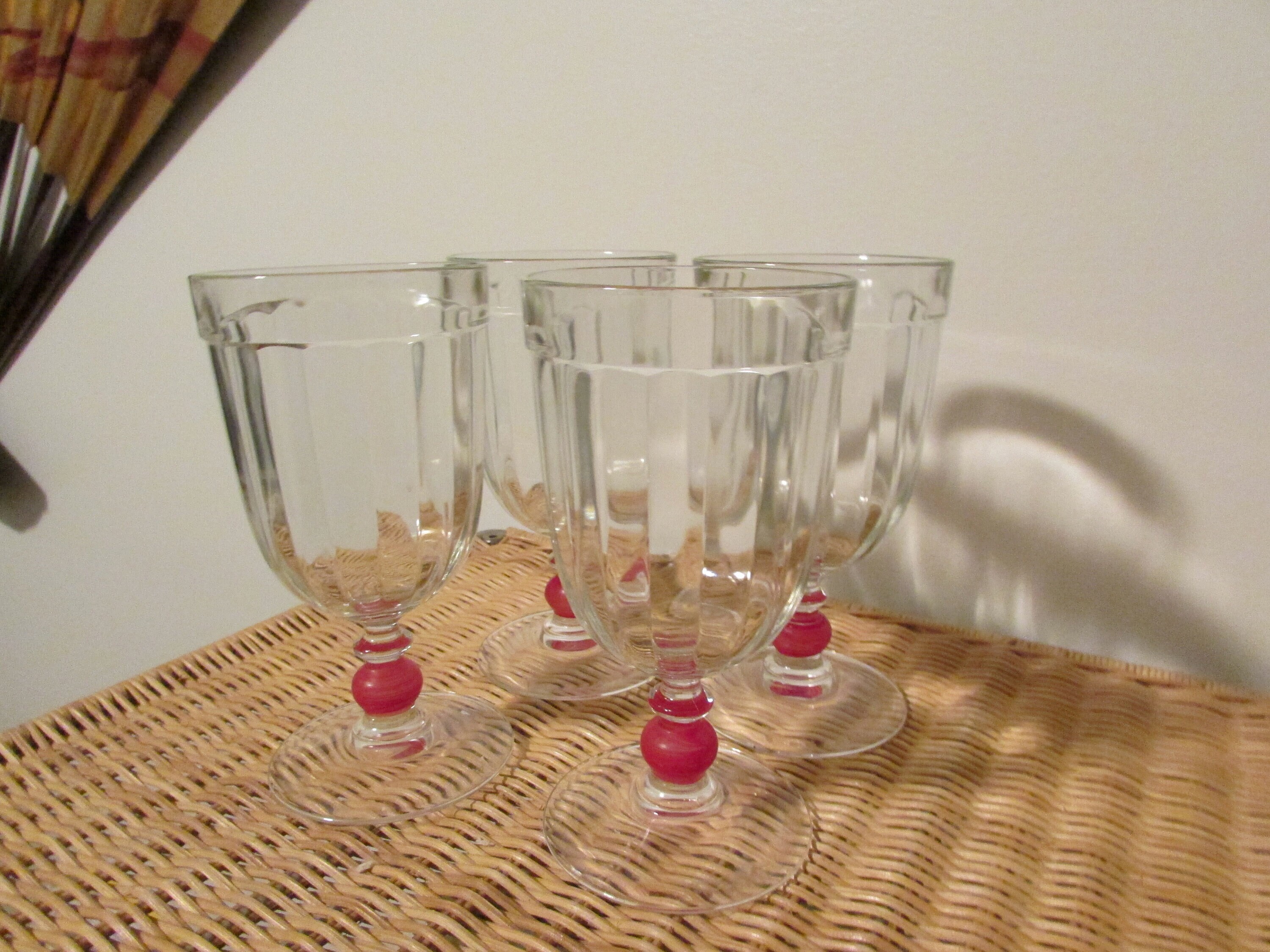 Set 24 Bicchieri In Plastica Per Frappè E Gelato, Stile Anni '50, Multicolore, Altezza 16,5 Cm, Ideali Per Feste A Tema