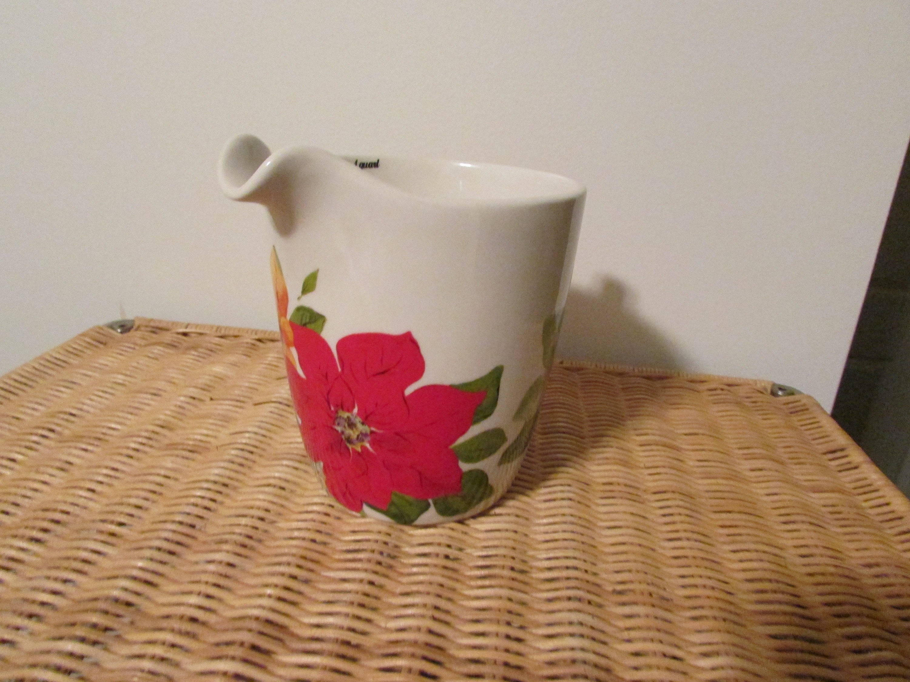 Pioneer Woman Poinsettia  Stoneware four cup measuring cup,