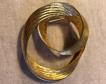 Vintage 80s bold ribbon swirl circle pin brooch