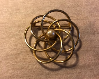 Atomic pearl brooch swirled flower pin 50s vintage