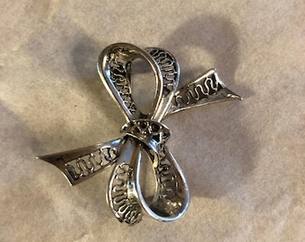 Vintage sterling silver Danecraft filigree bow brooch scatter pin scarf clip 1960s perfect gift