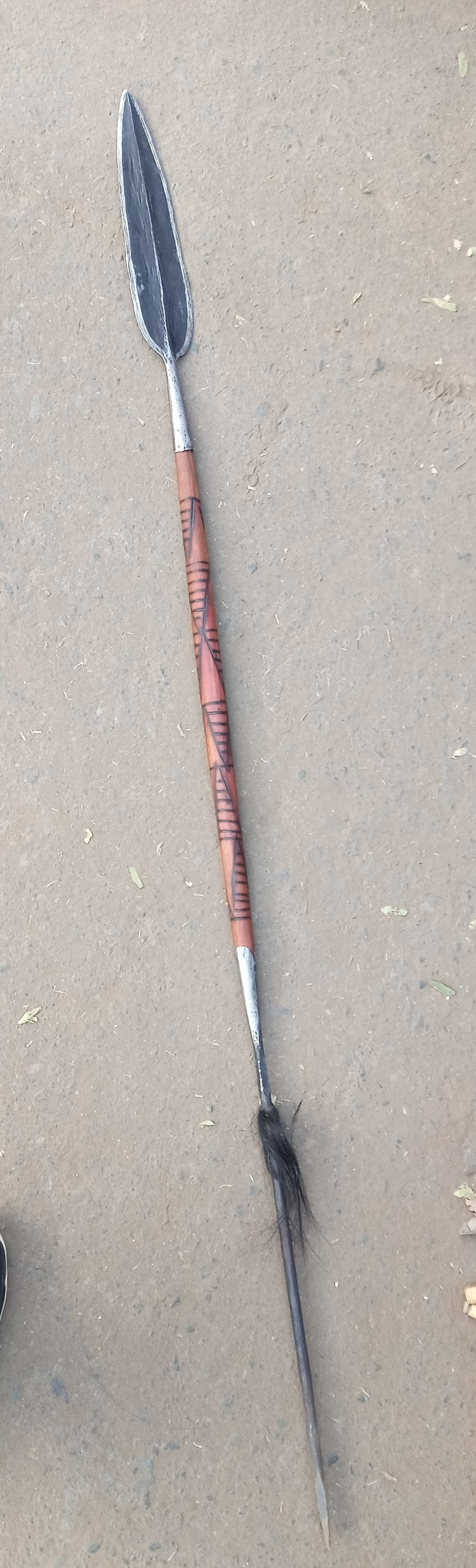 ケニア マサイ族 手彫りの盾