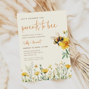 Faire-part de fête prénatale Parents to Bee, fleurs sauvages jaunes Modèle modifiable pour carte électronique et imprimable