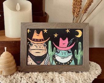 Gerahmter Cowboy-Frosch-Druck – fertig zum Aufhängen, 10,2 x 15,2 cm großer Wanddruck, skurrile, lustige bunte Kröte und Frosch mit Cowboyhüten und Kakteen, Kunstposter