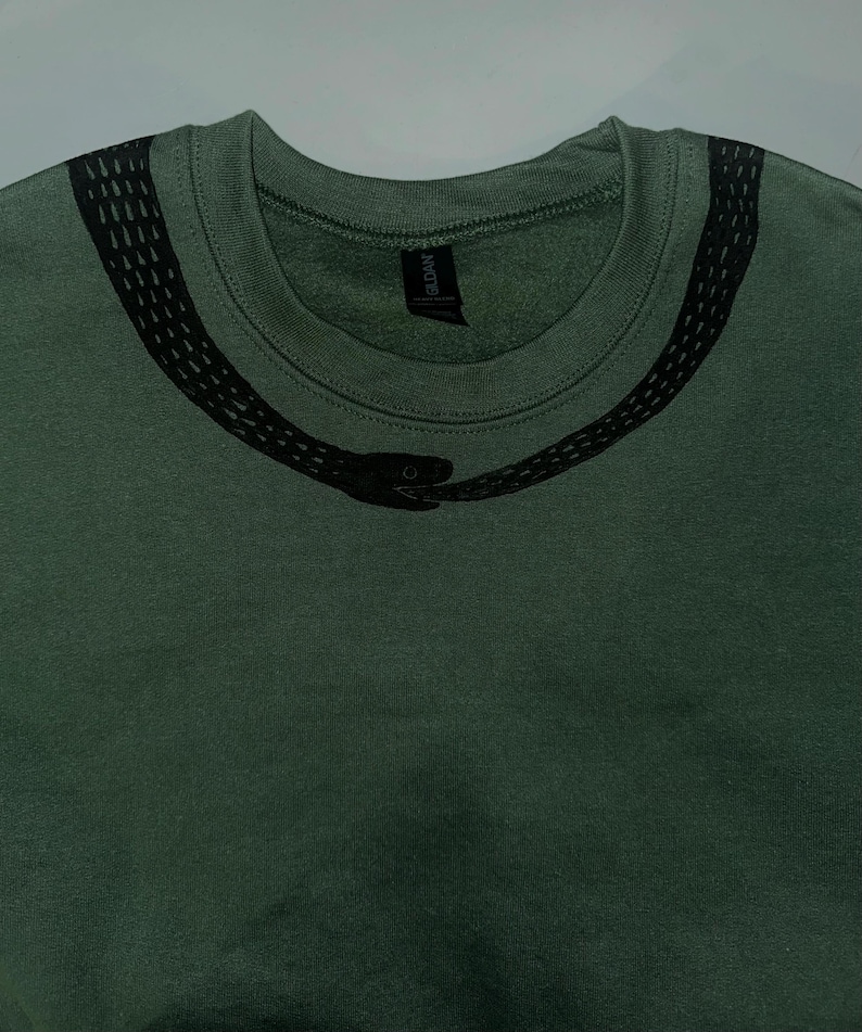 Slangensweater - lino, met de hand bedrukte ouroboros-balpython-unieke pullover Groen