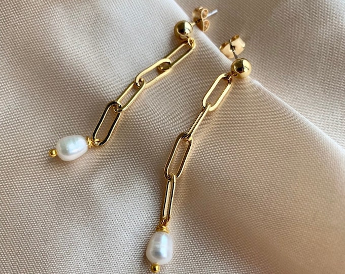 F BUCKLE PEARL GOLD EARRINGS
